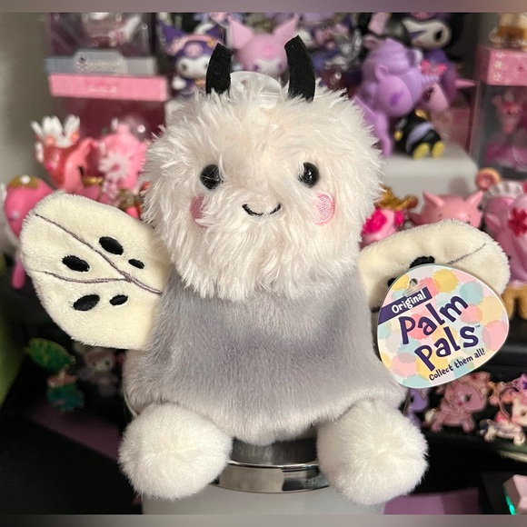 Aurora Palm Pals Astra Moth: Peluche Falena 13cm – Morbido E Collezionabile, Regalo Perfetto